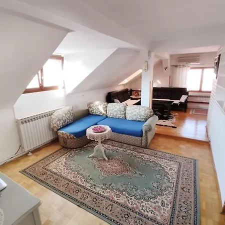 Apartmán Near Downtown But In A Quiet Area *